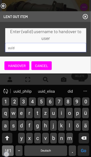 Ein Screenshot von einem Smartphone-Bildschirm mit eingeblendeter Tastatur und dem Befehl "Lent out item".